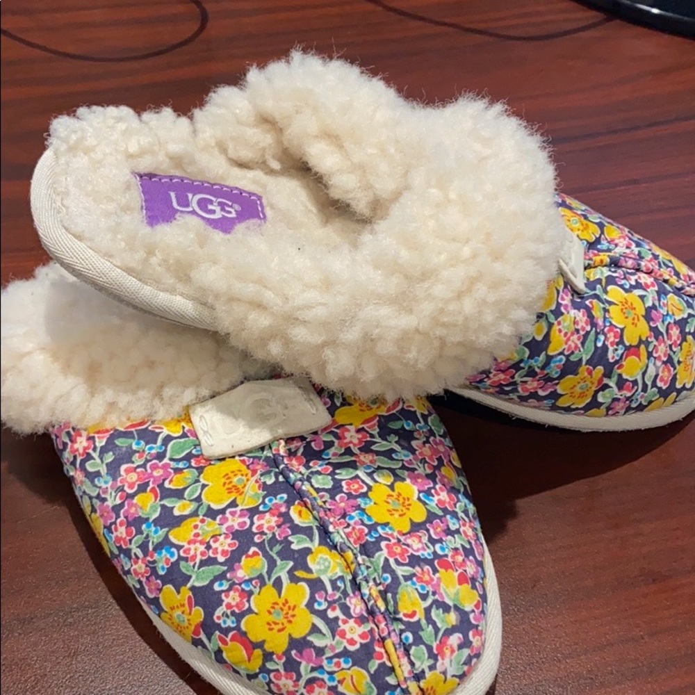 UGG Slippers - Picture 2 of 4